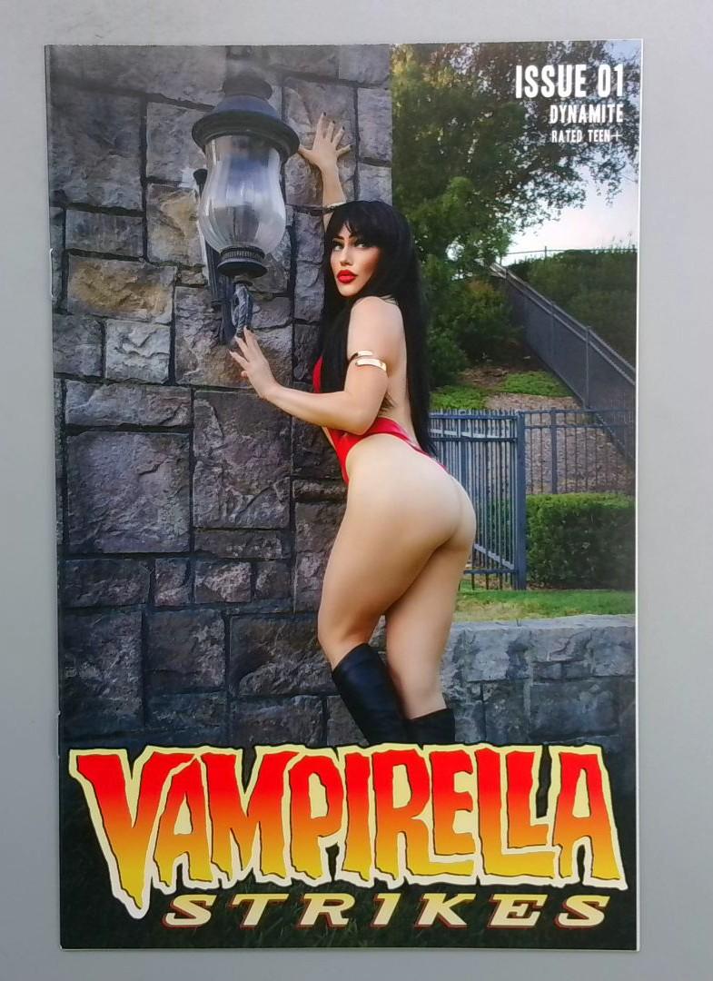 Vampirella Strikes #1, NM Cosplay Variant Dynamite, 2024 JR1