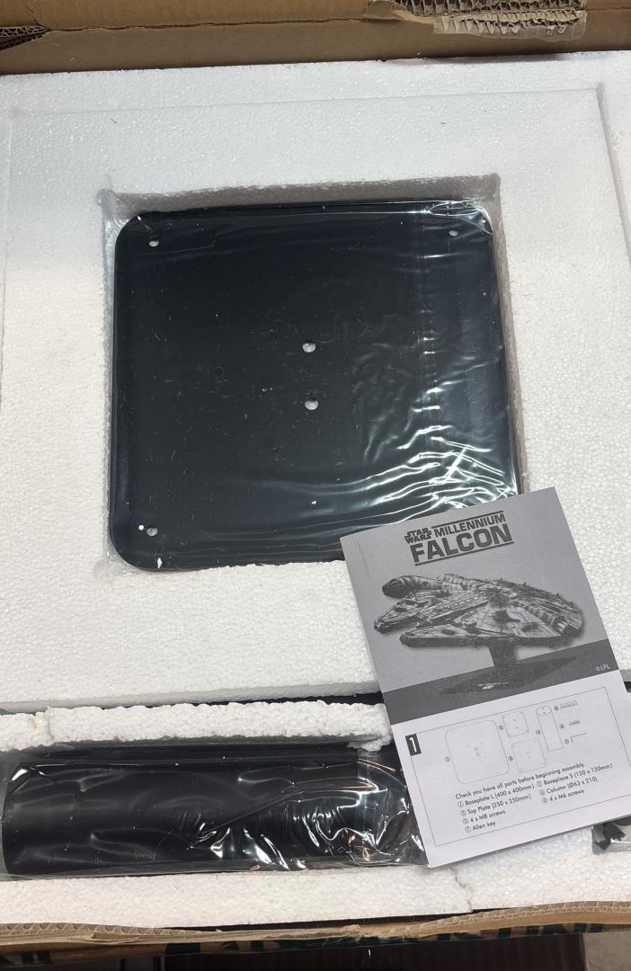 Millennium Falcon Star Wars - Base Only 